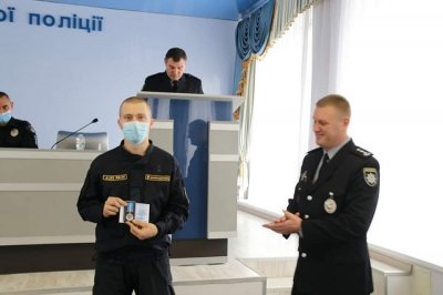 Нацгвардійці отримали нагороди за затримку грабіжника від керівництва Нацполіції Херсонщини