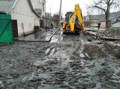 Аварія на каналізаційному трубопроводі в Херсоні - постраждалим тимчасово надали кімнати в гуртожитку