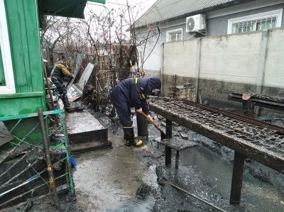 Аварія на каналізаційному трубопроводі в Херсоні - постраждалим тимчасово надали кімнати в гуртожитку