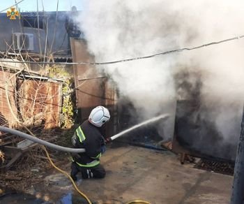 Нововоронцовські вогнеборці загасили пожежу в гаражі