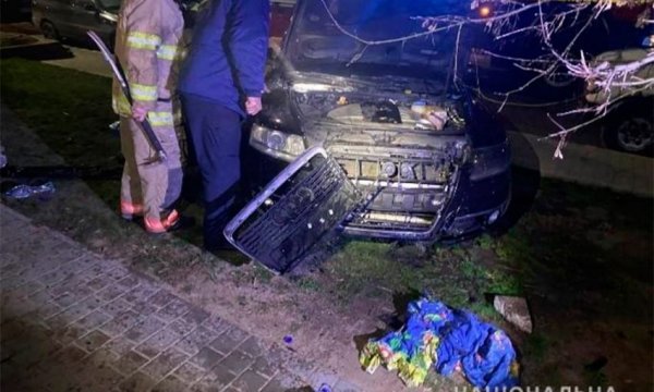 Из-за личной неприязни двое херсонцев подожгли авто: преступников оперативно вычислили и задержали правоохранители