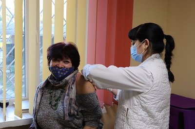 На базі медичного центру ХДУ продовжується вакцинація