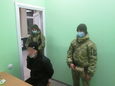 В КПВВ «Каланчак» прикордонники виявили громадянина,  якого розшукували правоохоронці за розбій