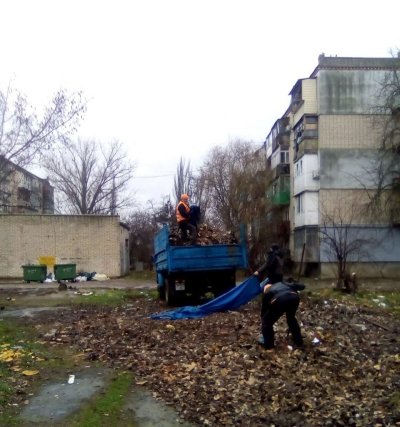 В Дніпровському районі Херсона продовжують прибирати смітники