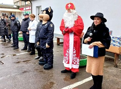 До пацієнтів дитячої обласної лікарні в Херсоні завітали чотирилапі гості