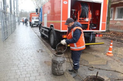 Херсонський Водоканал придбав нову каналопромивну машину