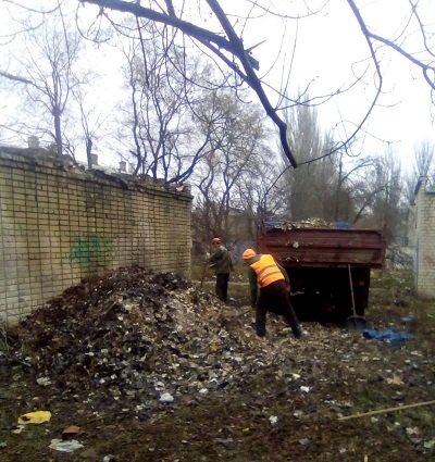 В Дніпровському районі Херсона продовжують прибирати смітники