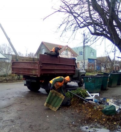 В Дніпровському районі Херсона продовжують прибирати смітники