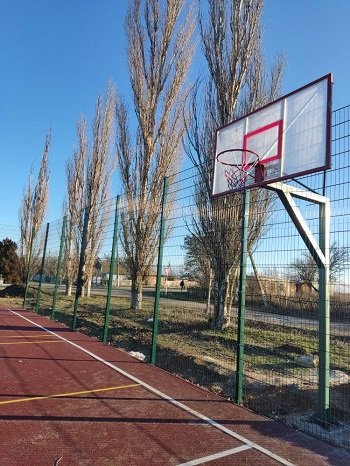 В Іванівці Присиваської ОТГ побудували універсальний спортмайданчик