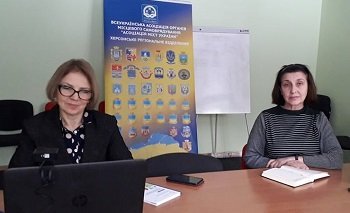 Податківці та фахівці регіонального відділення АМУ консультували громади з приводу декларування