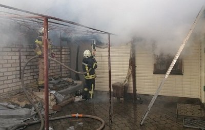 Херсонські рятувальники ліквідували пожежу в лазні