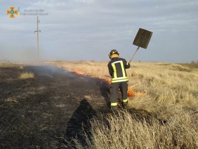 Рятувальники Херсонщини частіше фіксують загорання сухої трави та очерету