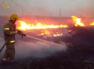 Рятувальники Херсонщини частіше фіксують загорання сухої трави та очерету