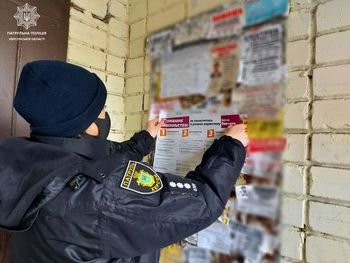 Патрульні Херсонщини нагадують громадянам, що робити, якщо існує загроза домашнього насильства