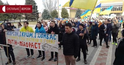 Жителі Новотроїцького вийшли на мирний мітинг проти окупації