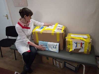До Новотроїцького Центру ПМСД доставили ліки від благодійних організацій