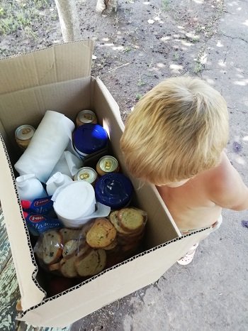 Діти в Кочубеївській громаді отримали благодійну допомогу
