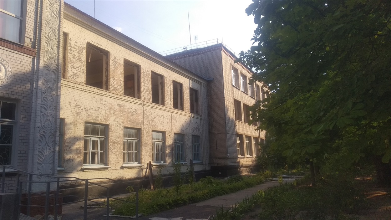 Школа №1 в Новій Каховці улітку 2022 року після обстрілів