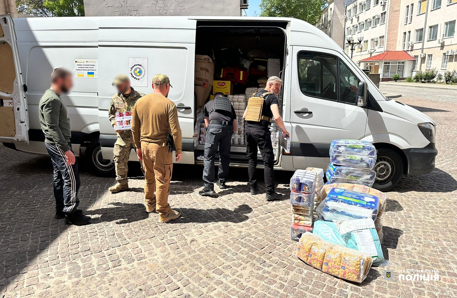 поліцейські буковини передали благодійну допомогу колегам із херсонщини та переймали досвід колег