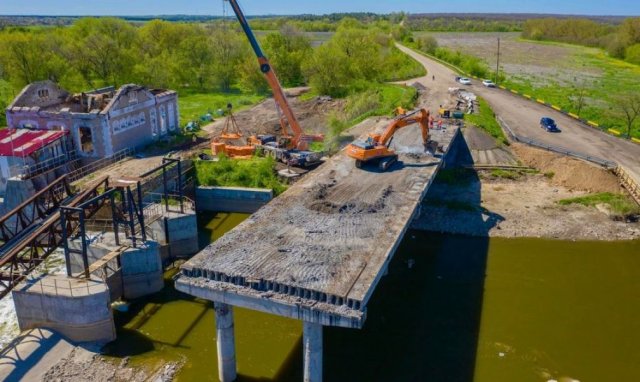 Три тендери по пів мільярда на реконструкцію підірваних мостів на Херсонщині забрали Ростдорстрой та Автомагістраль-Південь