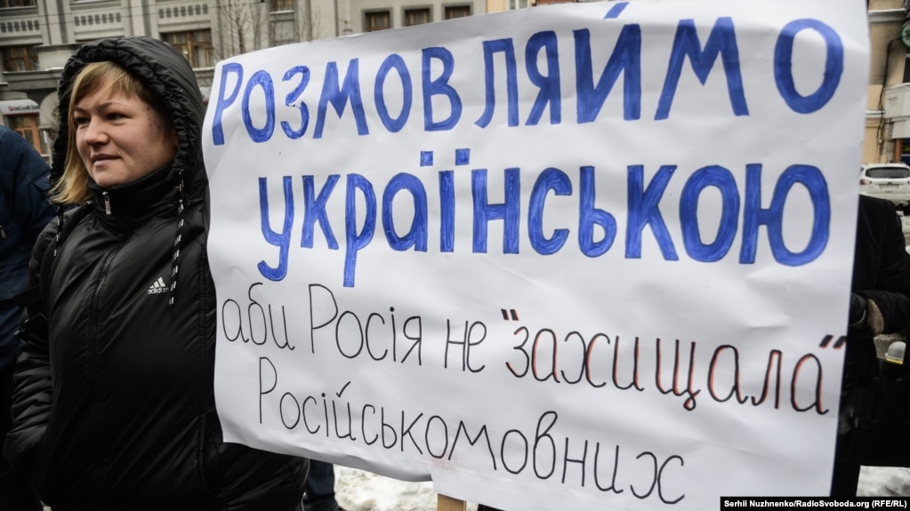 «Масово переходять на українську»: мовна політика на деокупованій Херсонщині