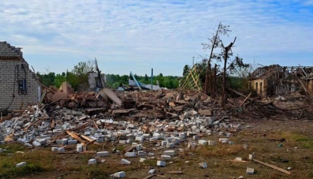 На Херсонщині ворог обстріляв школу і будинок культури