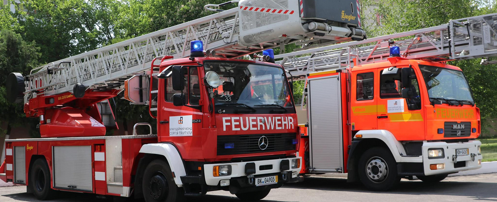 Дві пожежні автодрабини з’явилися в херсонських рятувальників завдяки благодійнику та фонду Сергія Притули