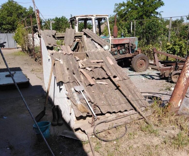 Рашисти обстріляли Черешеньки на Херсонщині, пошкоджено сільгосп техніку та господарчі споруди, - ОВА 03