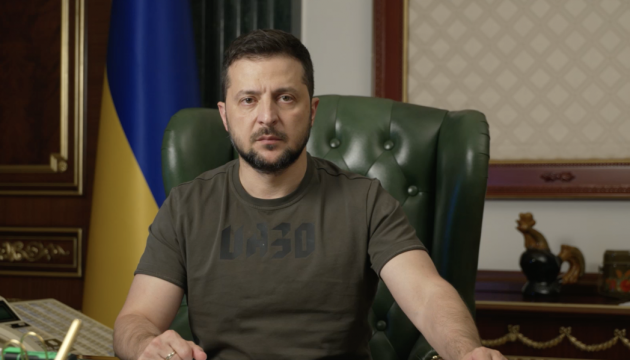 Зеленський обіцяє відповідь російським терористам за удар по рятувальниках у Херсоні