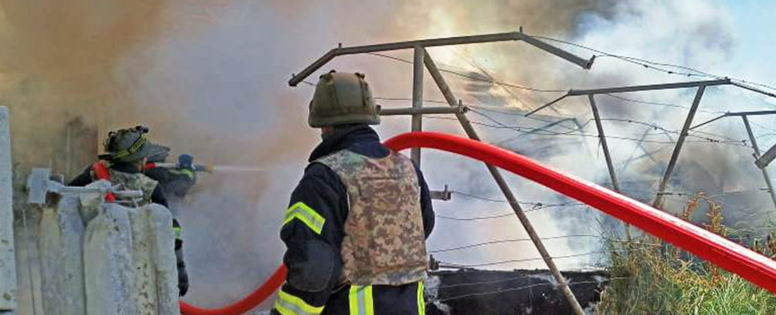 Білозерські рятувальники загасили пожежу внаслідок ворожого обстрілу