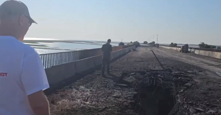 Окупанти показали відео пошкоджень двох автомобільних мостів через Чонгарську протоку. Про стан залізничної колії не повідомляють