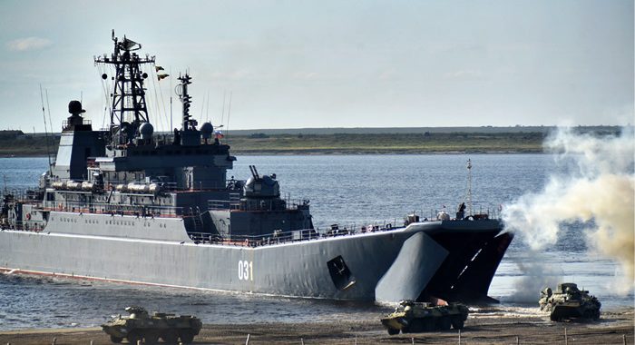Мінтранс РФ збирається возити туристів в Крим десантними кораблями