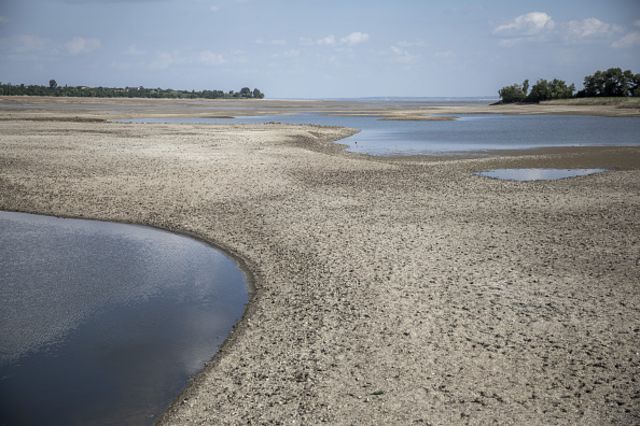 без води