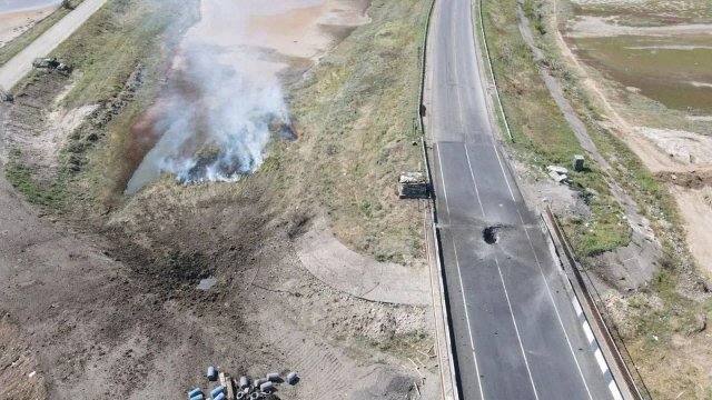 Прильоти по мостах в Чонгарі та Генічеську: з'явилися фото та відео пошкоджень