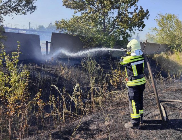 На Херсонщині через ворожі обстріли сталися 5 пожеж, - ДСНС