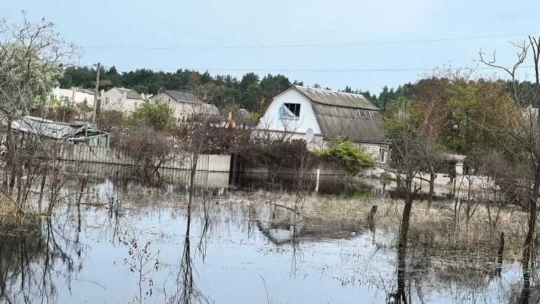 Центральна частина Голої Пристані на Херсонщині все ще затоплена