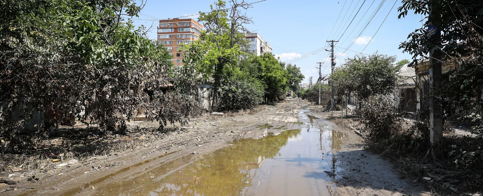 У мікрорайоні Острів поки неможливо відновити електропостачання через затоплення електроліній