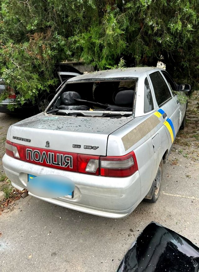 На правобережжі Херсонщини поліція фіксує наслідки російських атак на поліцейських, пункт видачі гумдопомоги, житловий фонд та об’єкти критичної інфраструктури