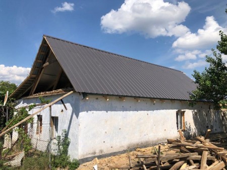 14 помешкань у Благодатівці – з новим дахом: волиняни допомагають відбудовувати Херсонщину