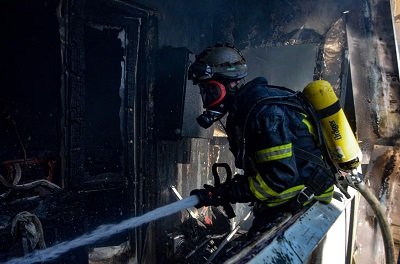 Рятувальники загасили пожежу в херсонській багатоповерхівці