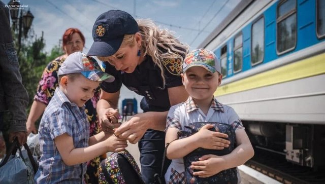 З 15 вересня з Бериславського району евакуювали більше 40 дітей