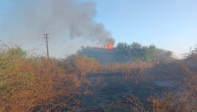 Загарбники вісім разів обстріляли село на Херсонщині