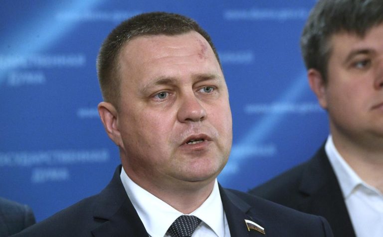 Депутат російської держдуми складає мандат, аби керувати окупаційною “думою” Херсонщини