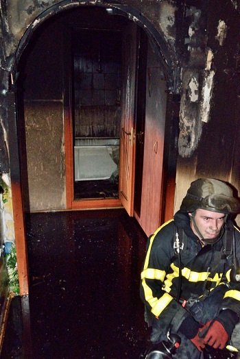 Пожежу в херсонській багатоповерхівці гасили 20 рятувальників