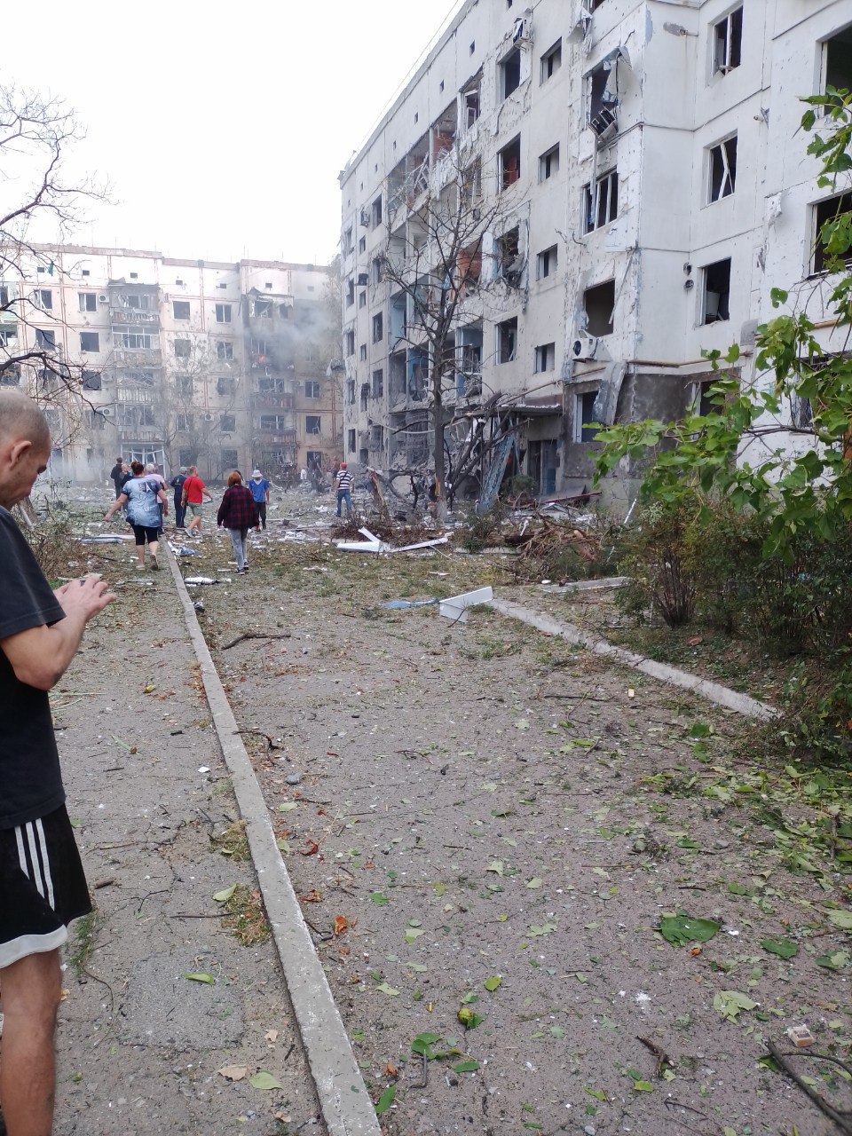 Росія вдарила по житловому кварталу у Новій Каховці: фото і всі подробиці