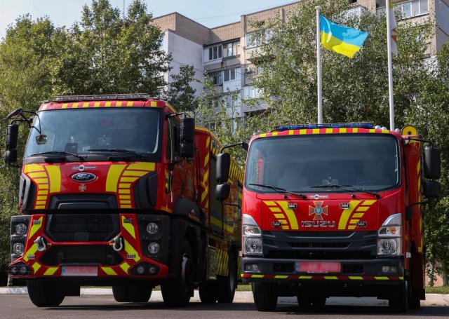 Херсонські рятувальники поповнили свій автопарк двома пожежними автоцистернами