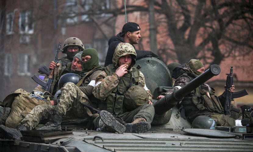 На лівобережжі Херсонщини окупанти активно мародерять та "пакують речі"