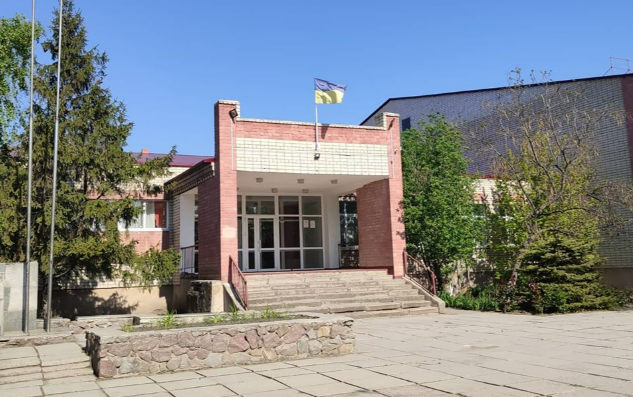 В одній із шкіл Генічеська вчителі продовжують викладати українською мовою. Колаборанти називають це “русофобією”