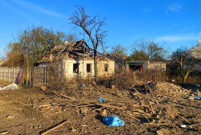 Вибуховий пристрій окупанти скинули на службовий автомобіль поліції у Бериславі