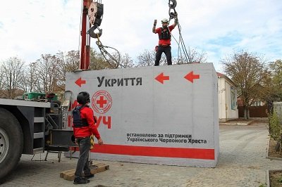 У громадах Херсонщини продовжують встановлювати мобільні укриття